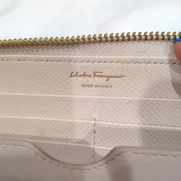 Salvatore Ferragamo Cream Beige Zip Around Wallet With Box - Picture 8 of 17
